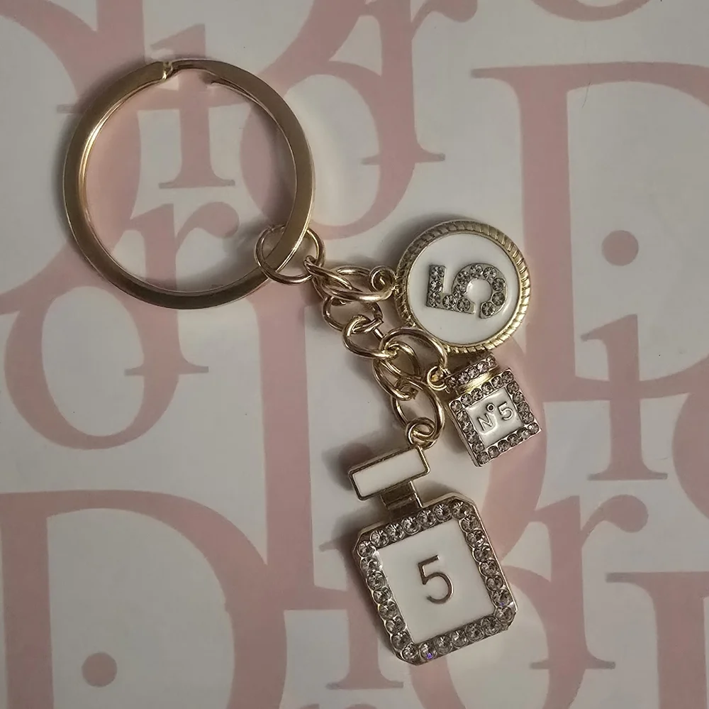 Beautiful small Parfum Bottle Bag charm/Keychain New - Picture 2 of 7